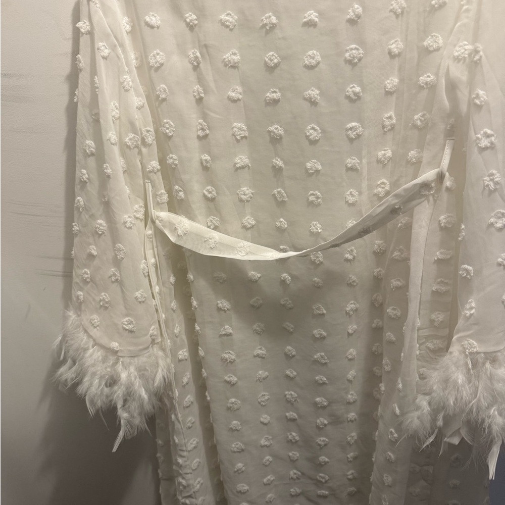 BRIDAL Getting Ready Feathered Chic Robe - Picture 3 of 3